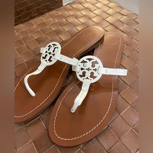 NWOT TORY BURCH THING FLIP FLOPS LOGO 8.5